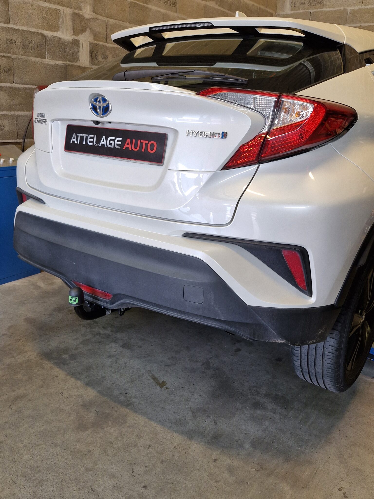 TOYOTA CH-R HYBRID attelage auto